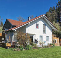 *Blick ins Grüne* Solides Einfamilienhaus mit Doppelgarage & Sommerhütte in idyllischer Waldrandlage - Arnstorf