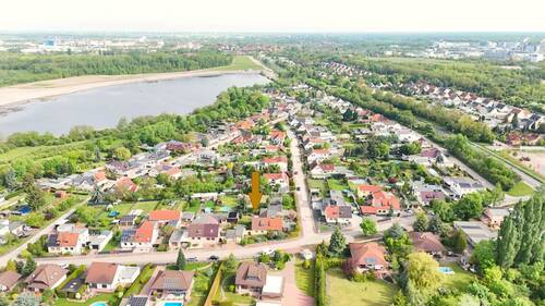 Drohnenaufnahme - 4 Zimmer Doppelhaushälfte zum Kaufen in Bitterfeld-Wolfen