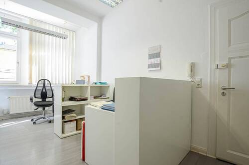 Empfang - 2 Zimmer Büro in Leverkusen
