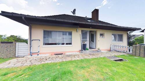 Bild 1 - Bungalow mit Einliegerwohnung... da kann Oma endlich bei uns wohnen!