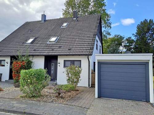 Hausansicht Vorderseite - 3 Zimmer Doppelhaushälfte zum Kaufen in Grevenbroich