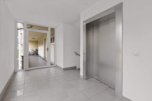 Hausflur - 2 Zimmer Etagenwohnung zur Miete in Leipzig