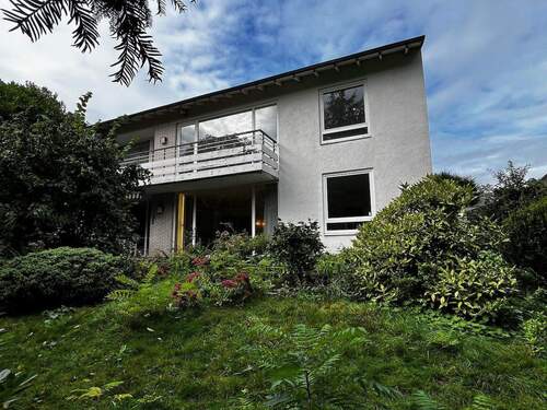 Gartenfassade - EFH, 2FH oder 3FH: außergewöhnlich flexibel & solide, breites Grundstück, großes Potential