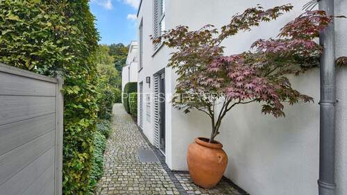 Zugang Gebäudeseite - 3 Zimmer Etagenwohnung in Hamburg