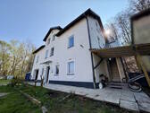 Hausansicht mit Eingang - 5 Zimmer Einfamilienhaus zum Kaufen in Rödental / Oeslau
