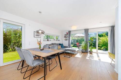 Helles Wohnzimmer - 5 Zimmer Reihenendhaus zum Kaufen in Neuried