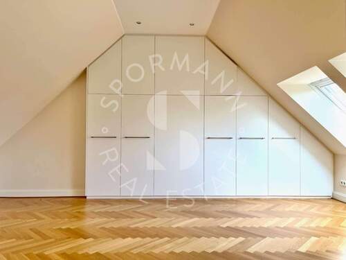 Schlafzimmer mit Einbauten - 