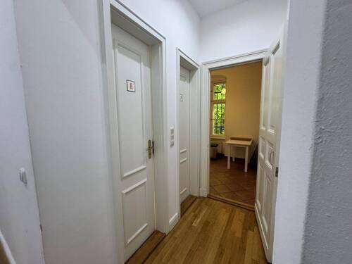 Durchgang zu WC's und Küche - 