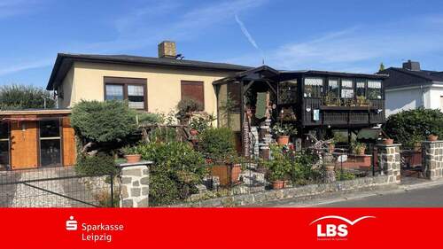 Straßenansicht - Ruheoase mit großzügigem Grundstück