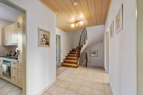 Diele EG - Doppelhaushälfte mit 160,00 m&sup2; in Röhrmoos zum Kaufen