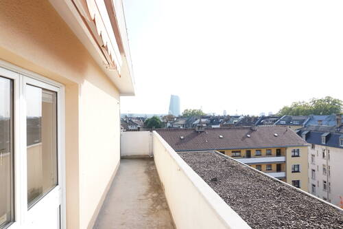 Mit tollem Weitblick - 4 Zimmer Etagenwohnung in Frankfurt am Main