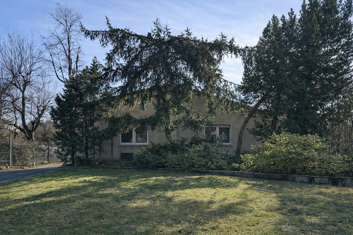 ruhiger Vorgarten - KENSINGTON - EXKLUSIV - Haus mit Potential in familienfreundlicher Lage nahe dem Falkenhagener See!!