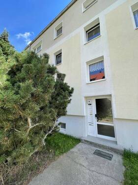 Hauseingang - Etagenwohnung mit 58,00 m² in Arzberg zur Miete