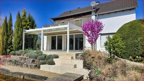 Terrasse und Haus - 7 Zimmer Einfamilienhaus in Illingen