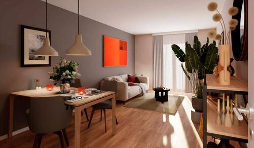 Heller Wohnbereich dank bodentiefer Fenster - 