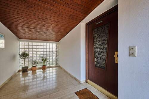 Eingang Windfang - Einfamilienhaus mit 240,00 m&sup2; in Aiterhofen zum Kaufen