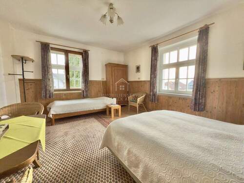 Zimmer Blick Richtung Fenster - 