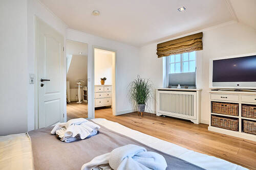 Schlafzimmer 1 DG Rückansicht - 