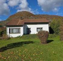 schönes kleines gepflegtes Einfamilienhaus mit 2 Garagen und großen Garten - Deggingen