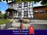 www.bender-immobilien.de - Schickes und gemütliches Fachwerkhaus mit Wintergarten, liebevoll angelegtem Garten & Pool!