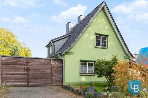 Hausansicht - Hier ist Platz für Ihre Träume - charmantes Zuhause mit vielseitigem Wohnkonzept!