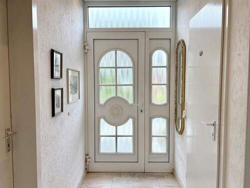 Heller Eingansbereich - 4 Zimmer Reihenmittelhaus zum Kaufen in Moers