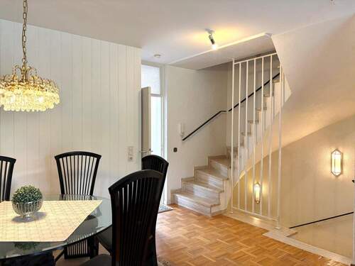 Blick auf das offene Treppenhaus - 