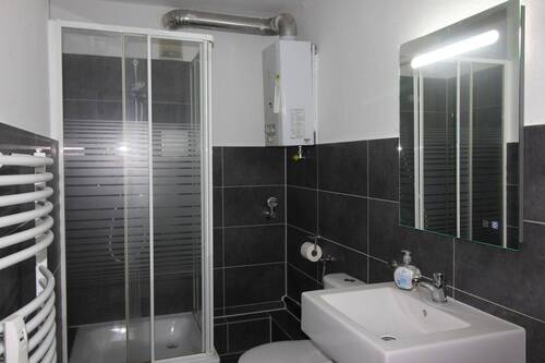 neues Badezimmer - 2 Zimmer Etagenwohnung in Hannover