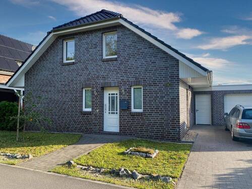 Frontansicht - Haus am See - 429.000,00 EUR Kaufpreis, ca.  139,00 m² Wohnfläche