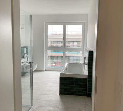 Tageslichtbad mit Dusche + Wanne - 