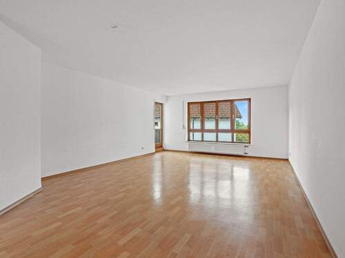 Großzügiges Wohnzimmer - 3 Zimmer Etagenwohnung in Daisendorf