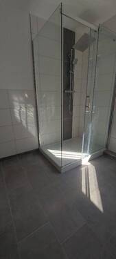 Bad mit Dusche - 3 Zimmer Etagenwohnung in Borna