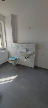 Bad mit Fenster - Etagenwohnung mit 70,00 m&sup2; in Borna zur Miete