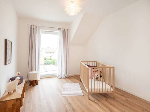 012_Helles Kinderzimmer - 