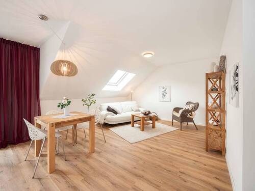 004_Sonniger Wohn- und Essraum - 