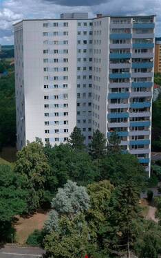 Ansicht 1 - Occasion! Sanierungsbedürftige gut geschnittene Wohnung - exklusiv Deal - 3-Zi.-ETW