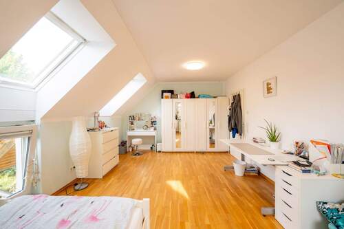 2. Schlafzimmer - geräumig und hell - 
