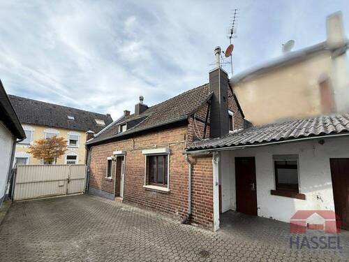 Mit wunderbarem Innenhof - 4 Zimmer Einfamilienhaus in Merzenich / Girbelsrath