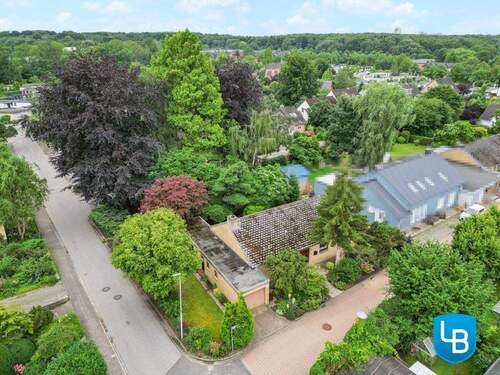 Grundstück mit großem Baumbestand - 