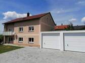 Hausansicht / Garagen - 
