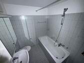 Badezimmer - Lehre fertig, Wohnung fällig - .2 Zimmer für frischen Wind und Balkon im Erdgeschoss