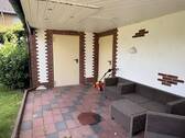 Terrasse mit Zugang zu Garage und Heizungsraum - 