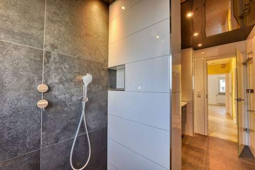 OG, Dusche zum Flur - 