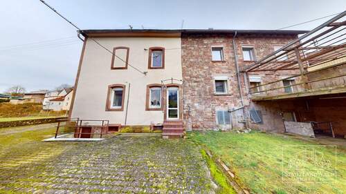 Hausrückansicht - Garten - 1 Zimmer Mehrfamilienhaus, Wohnhaus zum Kaufen in Nünschweiler