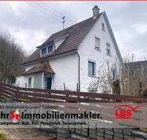 Solides Einfamilienhaus in Randlage mit Hobbyraum und Garage + geschützter Garten - Albstadt Onstmettingen