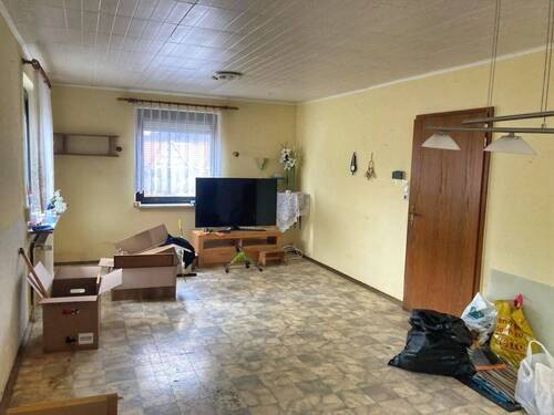 Großes Wohnzimmer - 5 Zimmer Einfamilienhaus in Albstadt