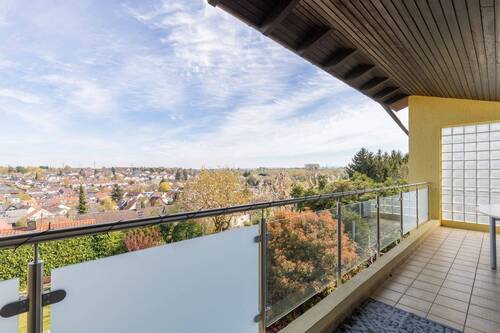Balkon und Ausblick EG - Wohn-Geschäftshaus in Karlsruhe