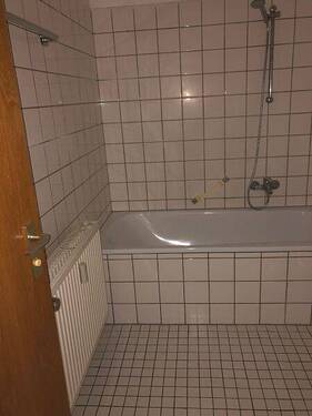 Badezimmer - 3 Zimmer Etagenwohnung in Baunatal