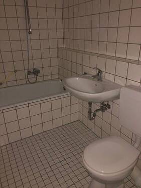 Badezimmer - Etagenwohnung mit 96,10 m² in Baunatal zur Miete