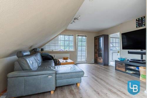 Wohnbereich im DG mit Zugang zur Loggia - 